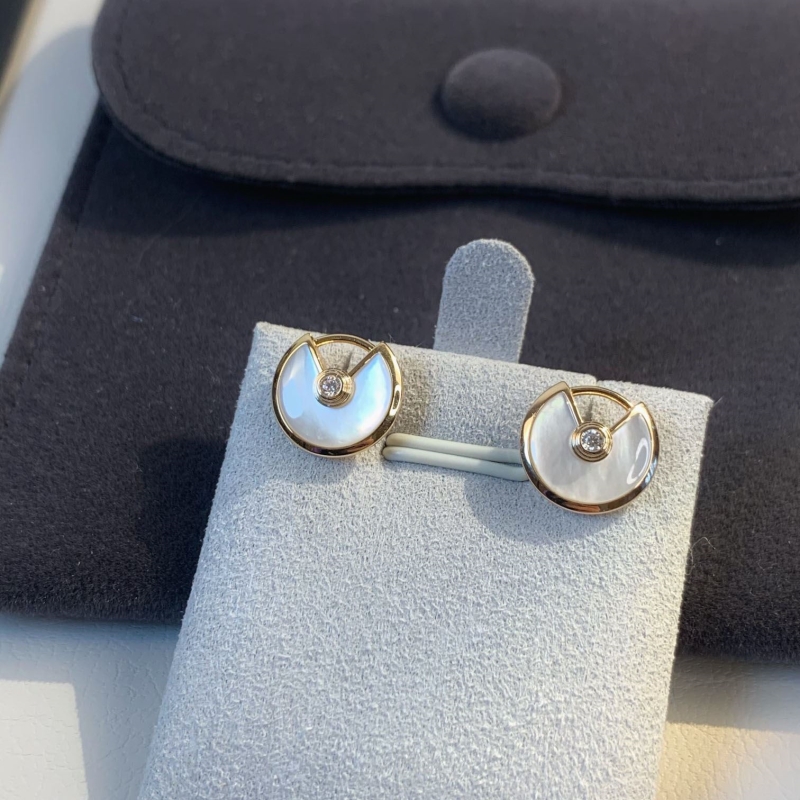 Ca*t*er necklaces